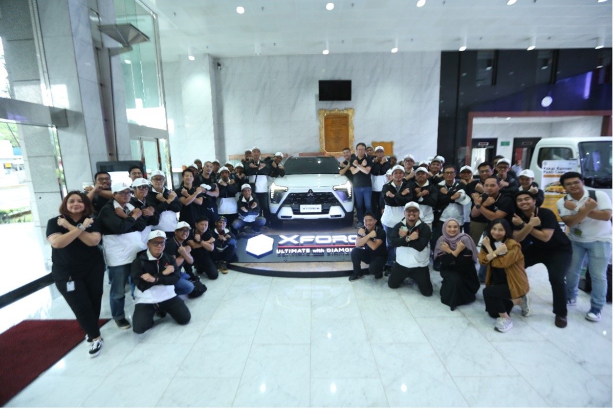 A group of people posing for a photo Description automatically generated