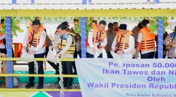 Tebar Ribuan Benih Ikan Di Bendungan Rowo Jombor,  Wapres RI Dukung Penguatan Ketahanan Pangan Dan Keseimbangan Ekosistem Di Klaten Dan Sekitar