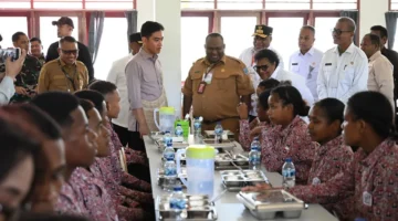 Pastikan Pendidikan Menjangkau Anak Kurang Mampu,  Wapres RI Tinjau SRMA 41 Biak