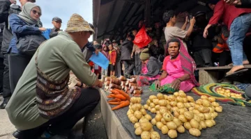 Tinjau Pasar Potikelek Wamena,  Wapres RI Dukung Peran Mama-Mama Penopang Ekonomi Keluarga