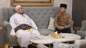 Hangatnya Silaturahmi  Wapres RI Gibran dengan Habib Jindan di Yayasan Al-Fachriyah