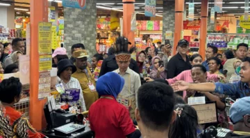 Di Hari Kartini,  Wapres RI Gibran Ajak Mama Papua Belanja di Supermarket