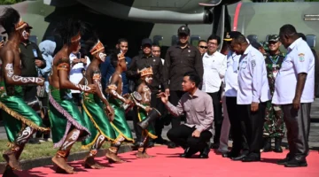 Tiba di Raja Ampat,  Wapres RI Disambut Tarian Gale-Gale dan Prosesi Adat Mansorandak