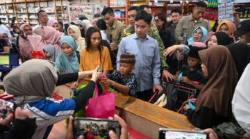 Jelang Tahun Ajaran Baru,  Wapres RI Ajak Anak-Anak Panti Asuhan di Gorontalo Belanja Kebutuhan Sekolah