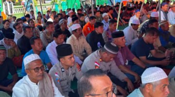 Salat Jumat Bersama Warga Terdampak Gempa di Manggarai,  Wapres RI Doakan NTT Segera Pulih