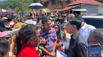 Dalam Perjalanan Menuju Sabo Dam,  Wapres RI Temui Warga Terdampak Yang Menyampaikan Aspirasi di Pinggir Jalan
