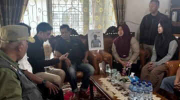 Kunjungi Keluarga Korban Banjir Bandang Solok,  Wapres RI Sampaikan Duka Cita